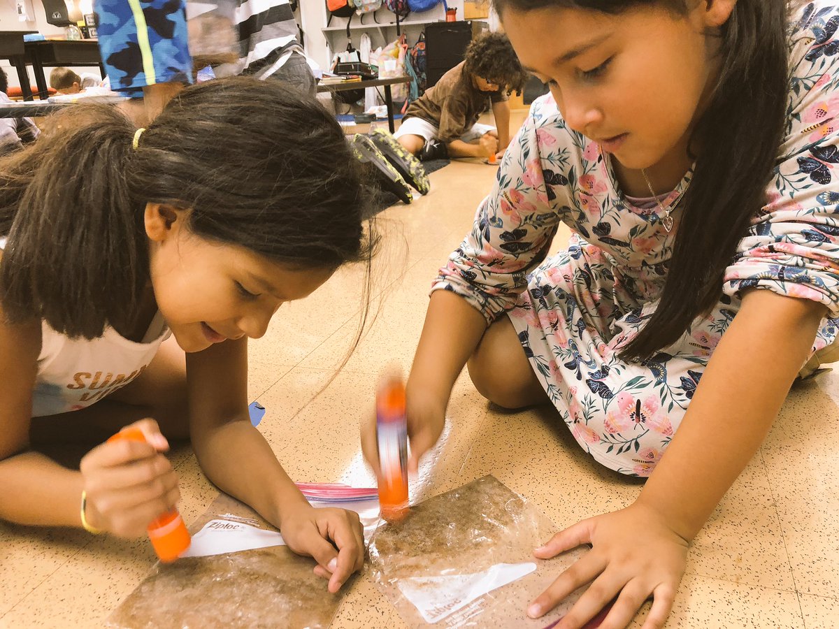 MsYangCES's tweet photo. It’s always a fun time when you get to EAT what you’ve just learned! 🌱😋 #Science #Soil #LayersOfSoil #ThirdGrade #OurCES #MsYangsThirdGrade https://t.co/44UArniWvf