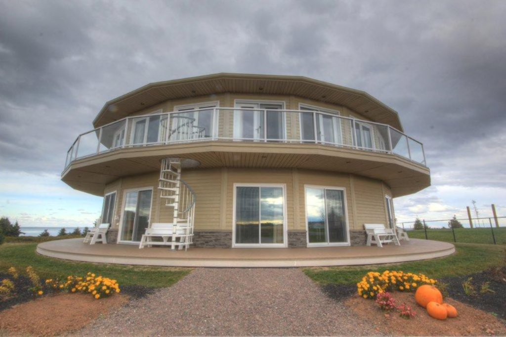 uwern's tweet photo. Ever heard of a rotating house? Well @rotatinghouse is one of @tourismpei’s #BestKeptTravelSecret(s). The things you learn at #GoMedia2018! Yes, it’s actually a thing.

#outtheretravel @outtheremag @ExploreCanada @DestinationCAN https://t.co/kNmO96Stoc
