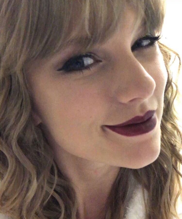 fridaheartstay's tweet image. RT TO VOTE @taylorswift13 
#TheFemaleArtist #TaylorSwift #PCAs