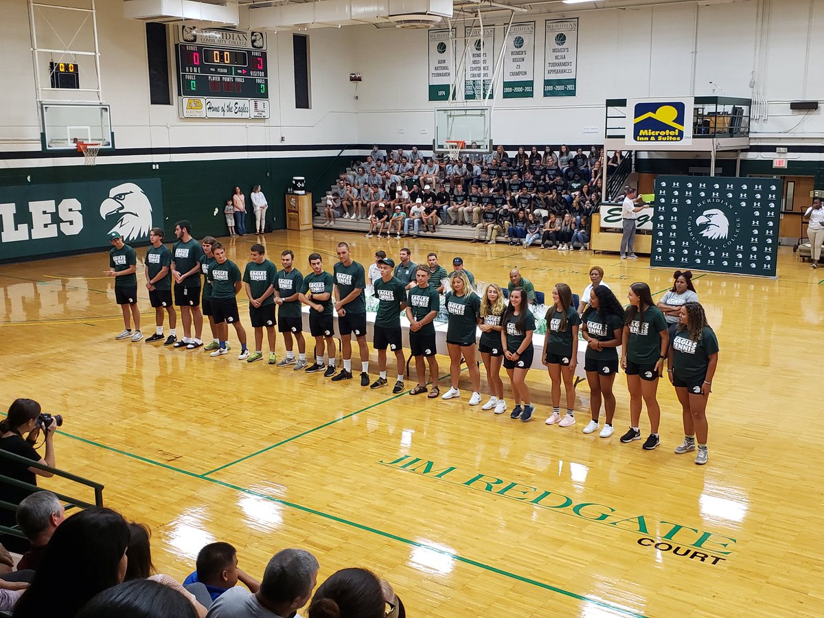 MCCHuebner's tweet photo. Meet the Eagles @MCCEagleTennis https://t.co/00TdW1Qjge