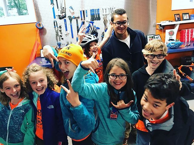 elgruponorte's tweet photo. Eh, just another Tuesday night hanging out at the Wheelhouse with @elgruponorte ’s favorite mechanic Nate and my mountain bike team fixing things. No big deal 😎

#bikefixed #shredders #moutainbike #bikemechanic https://t.co/BH4B9w2gED https://t.co/xqlzgv5sil