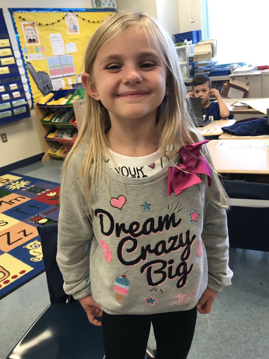 MrsNavGrade2's tweet photo. #TshirtTuesday What did your t-shirt say today? #BeUniqueBeYourself #DreamCrazyBig https://t.co/LI9iNnyzOz