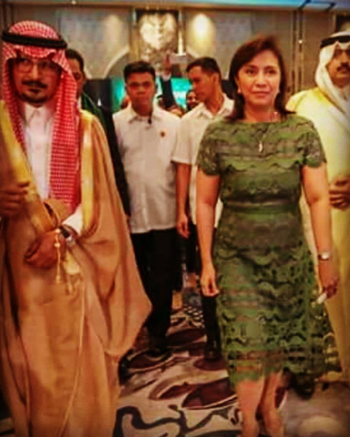 lejanomd's tweet photo. Visiting a MUSLIM country in THIS OUTFIT - - IS CHEW FEED https://t.co/dioXu8x6mX