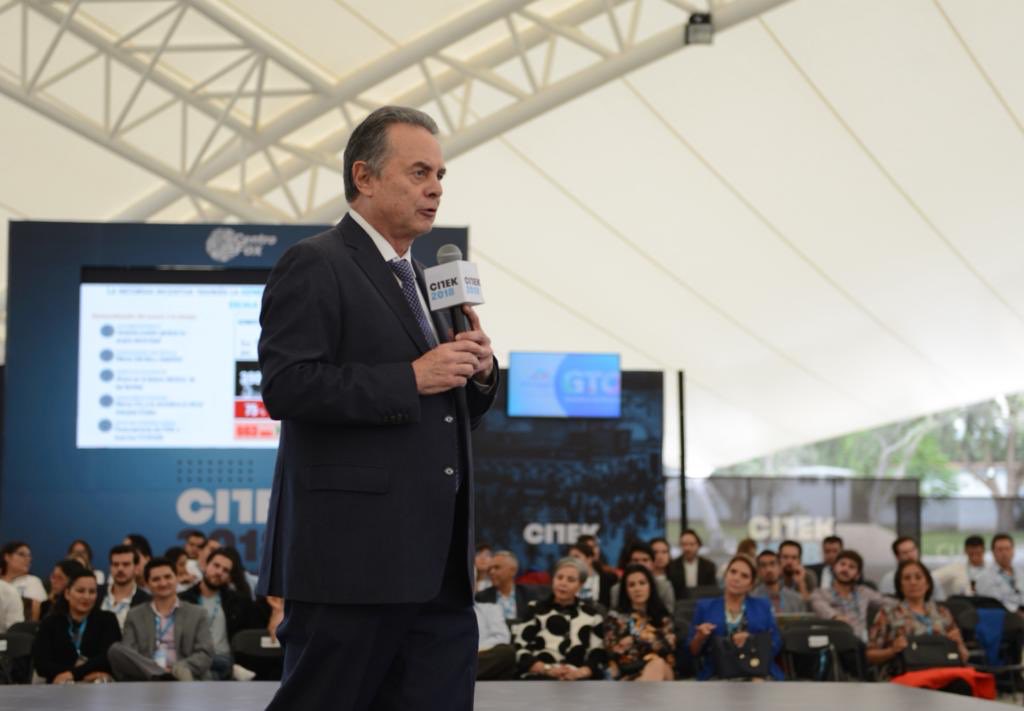 SENER_mx's tweet photo. La #ReformaEnergética asumió el sector desde un enfoque integral en #hidrocarburos y #electricidad: @JoaquinColdwell.
#CITEKForum https://t.co/gygIVy0Ii8