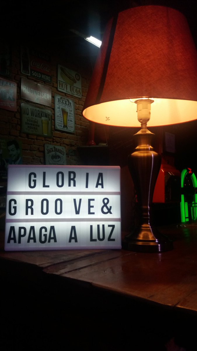 gloriagroove's tweet photo. Gente, tá rolando live no IG da Gloria! Vem ver um pouquinho dessa festa linda 💡 #ApagaALuz #EquipeGG https://t.co/mopJqgRWau