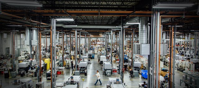 chinnchilling's tweet photo. Aerospace smart factories https://t.co/9Y5aQ9B3ao #AutodeskEmployee https://t.co/zSSsHpLvap