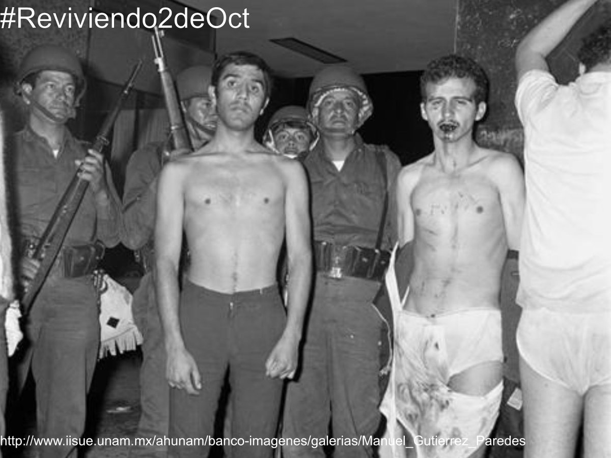 19: 30 horas
Manuel Gutiérrez Paredes “Mariachito”, quien es el fotógrafo de Luis Echeverría, toma fotos de lo que sucede en el interior del Edificio Chihuahua. #Reviviendo2deOct