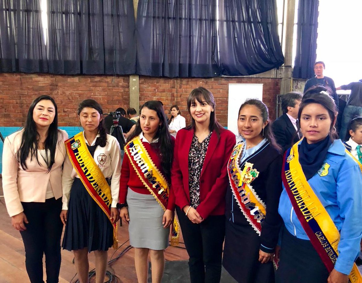 Educacion_Ec's tweet photo. .@monireinoso, viceministra de Gestión Educativa: Estudiantes, no deben ser perfectos sino valientes para afrontar la vida y ser un ejemplo en los temas académicos y sin duda por su calidad como seres humanos. #MiBanderaEC https://t.co/6cFzn3LCEz