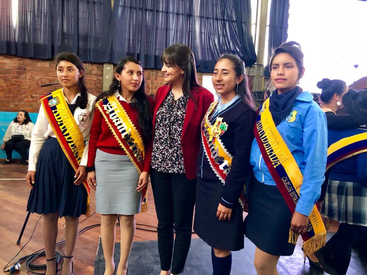 Educacion_Ec's tweet photo. .@monireinoso, viceministra de Gestión Educativa: Estudiantes, no deben ser perfectos sino valientes para afrontar la vida y ser un ejemplo en los temas académicos y sin duda por su calidad como seres humanos. #MiBanderaEC https://t.co/6cFzn3LCEz