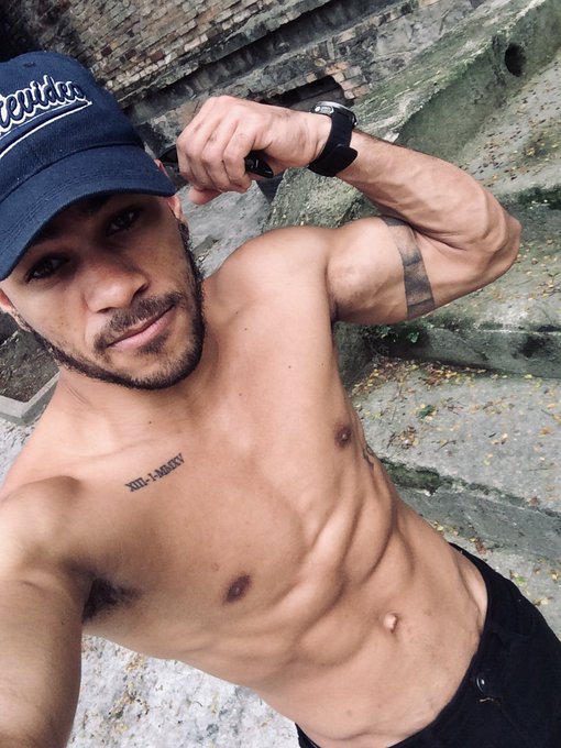 Hey guys, good evening!!!!!!

#strong #hot #boy #feelinggood https://t.co/FqchPZxNlF