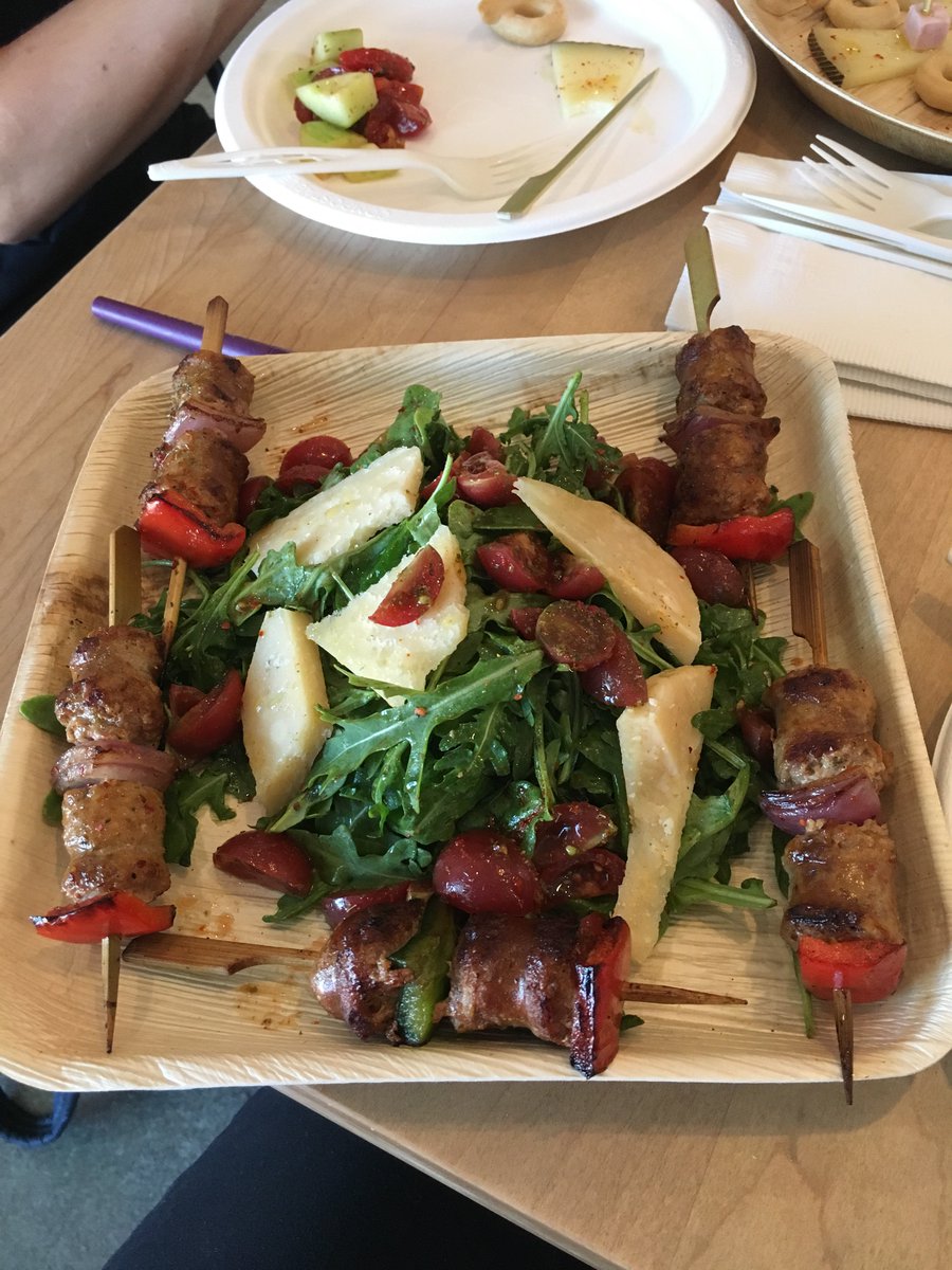 ChefZipora's tweet photo. Cuddle up on a rainy night with something healthy and filling. Kabobs and greens, tomatoes and cheese. Delish. #healthy #fillingfood #feedyourhunger #famous #famouschefs #celebritychefs #chefzipora #feedthesoul https://t.co/K5SU67tRfy