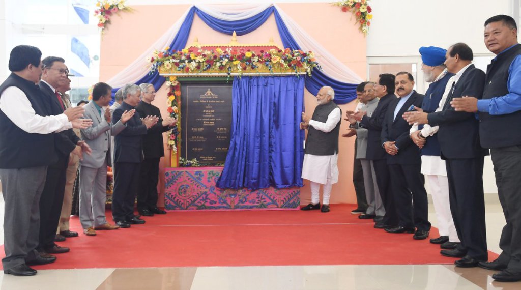 travelogy's tweet photo. Did you heard that Sikkim inaugurated its first ever airport in Pekyong between Himalayan Ranges at an altitude of 4,500ft. It is one of the highest airports in #India.
Complete Info : https://t.co/0oxePH4CjG

#SikkimAirport #Pekyong #TravelNews #IndiaTravel https://t.co/qZW29kzXxa