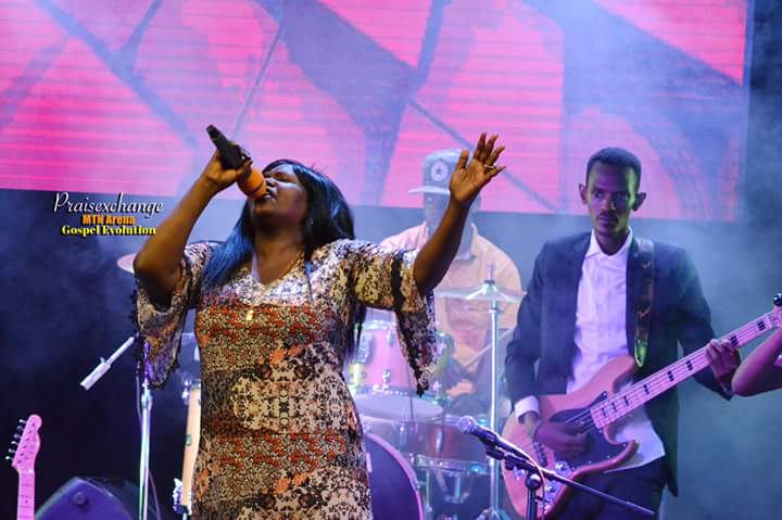 praisexchange17's tweet photo. #praisexchange we our holy hands we lift up our hands @GEpraisexchange @yakofilmmaker @Phanerookampala @arouBIG @IsaacMagembe1 @newvisionwire @VeroBwera @oyirwothfrancis https://t.co/98Tc0HMO9x
