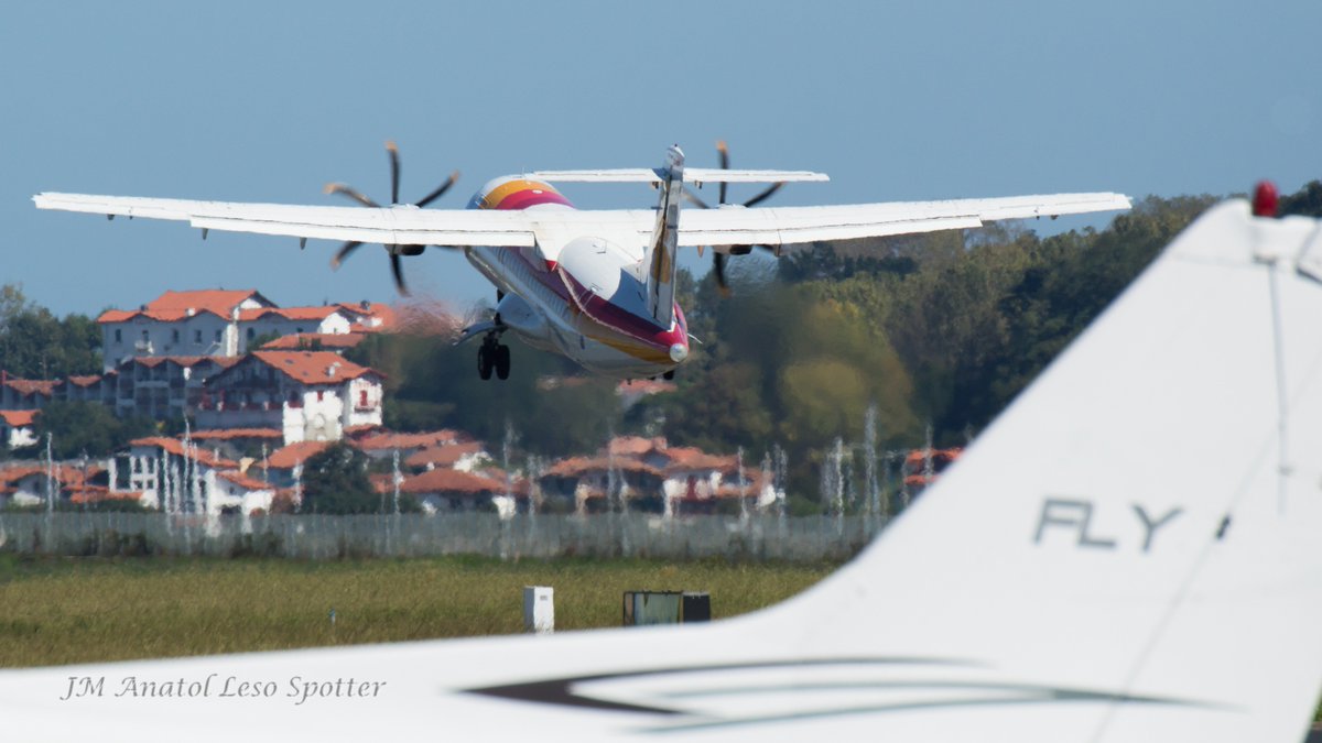 jmanatol's tweet image. #BuenosDias
#GoodMorning
#GoToFly con el @ATRaircraft de @AirNostrumLAM @Iberia iniciando ascenso desde #pista04 de @DonostiAir #LESO 
@controladores @flydonosti 
#AirNostrumEAS