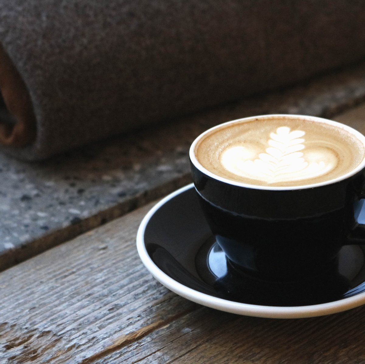 THEBARNBERLIN's tweet image. Today is German Unity Day. Perfect for sitting down with a book and a cup of coffee. All our cafés are open from 10 AM - 18 PM for you. Enjoy your day 😃😎

#prounity
#feiertag
#sustainability 
#cafeberlin
#thebarnberlin
#specialtycoffee 
#coffeelover