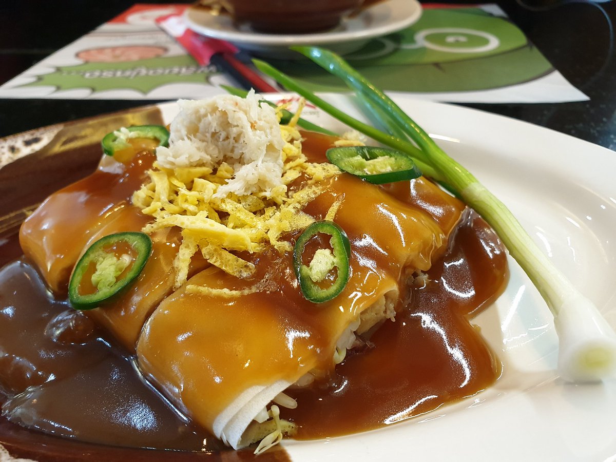 nutyoyo's tweet photo. ไปลองชุดอาหารกลางวัน MK Happy Lunch มาละ เซ็ตละ 99 บาท ในเซ็ตมีอาหารจานหลัก ซุป และน้ำที่ให้เลือกระหว่างกาแฟกับชามะนาว เมนูเป็ดกับหมูกรอบมาแบบจัดเต็ม

เราสั่งข้าวหน้าเป็ดย่างแซ่บ เรื่องคุณภาพเป็ดไม่ต้องสืบ ส่วนน้ำราดสุดแซ่บจะเปรี้ยวๆ หอมข้าวคั่วหน่อยๆ เซ็ตเดียวอิ่มเลย #อร่อยไปแดก https://t.co/c2IBU2Lyxq