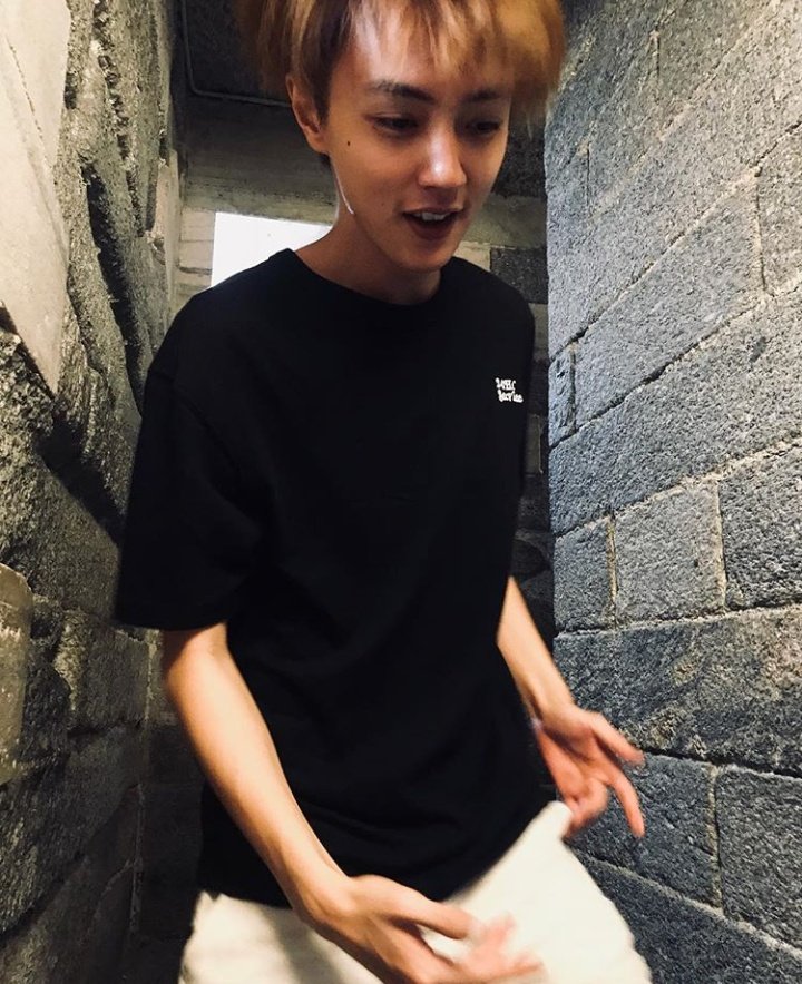 MeteorGardenPH3's tweet photo. New Post On @KuanHaong_ (@iHuaZeLei) IG
Darren Chen: "Love you my 800k followers💙 Share some odd moment of me in DuomoDiMilano"
#MeteorGarden2018 #MGBestGift #DarrenChen #HuaZeLei #Update https://t.co/wQhjXeFELB