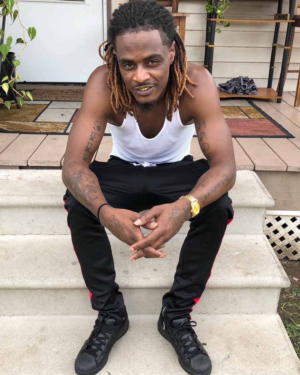 T_money337's tweet photo. I be felling like fuck ah nigga💵🎒✔️ https://t.co/Ac9PmHphuW
