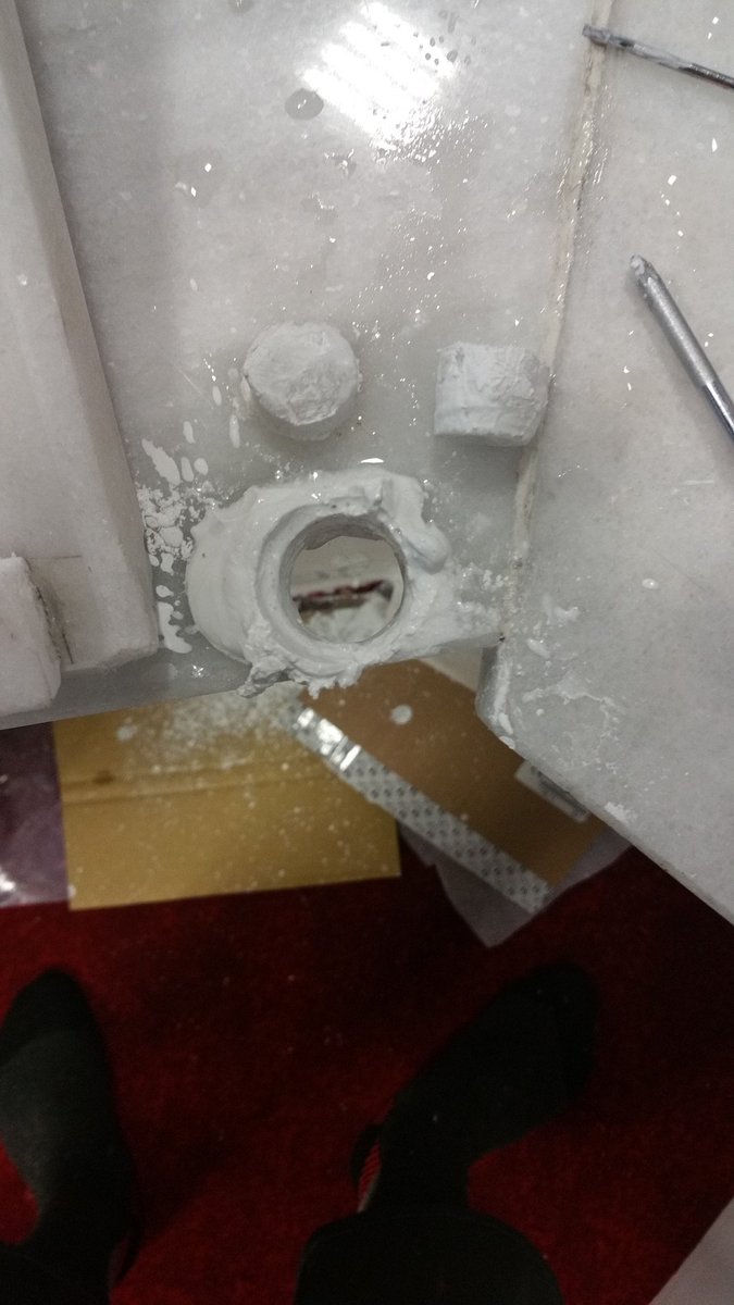 sonopomo's tweet photo. Installations d'un micros encastré sur du marbre étape par étape https://t.co/TXgQlFSqbJ