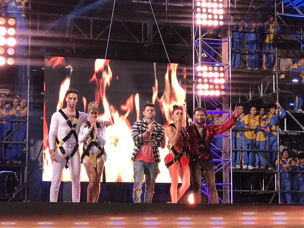 DianaSanchez_04's tweet photo. @Combate_ATV hoy se baila en las alturas plis apóyenme votando por el equipo de combate 🙌🏻🙌🏻🙌🏻🙌🏻🙌🏻 zumba y Diana. 😘 https://t.co/cY0SxRWVQr