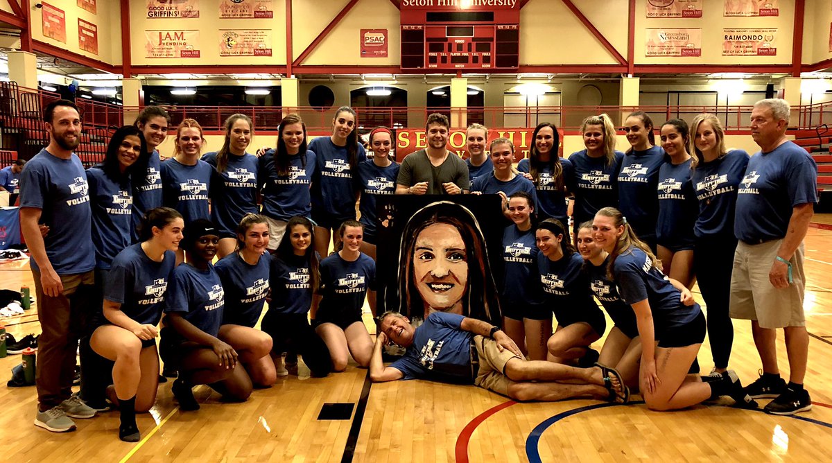 codysabolart's tweet photo. Got the opportunity to honor and paint Maggie Murray paint for @SHUvball tonight. Rest In Peace, Maggie! Thank you for being sweet to my little sister. https://t.co/sMNEmAIaaE