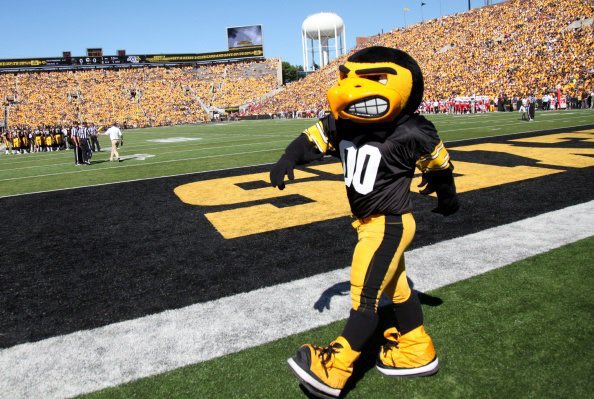 BracketBattles1's tweet image. BEST COLLEGE MASCOT
~ Elite 8 ~

RT - Ohio State
Like - Iowa