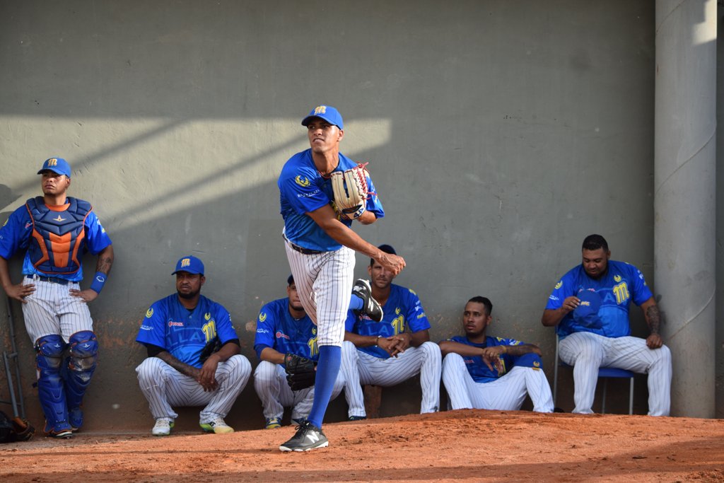 Magallanes_bbc's tweet photo. #Pretemporada2018 El LD Luis Carrasco, quien llegó a "La Nave" vía cambio desde Águilas del Zulia, realizó su primer bullpen el día de hoy. Tiró 25 pitcheos (recta y cambio)."Ojalá pueda debutar en la #LVBP esta campaña, deseo sumar experiencia", afirmó el derecho.  
#Magallanes https://t.co/90cCDok73o
