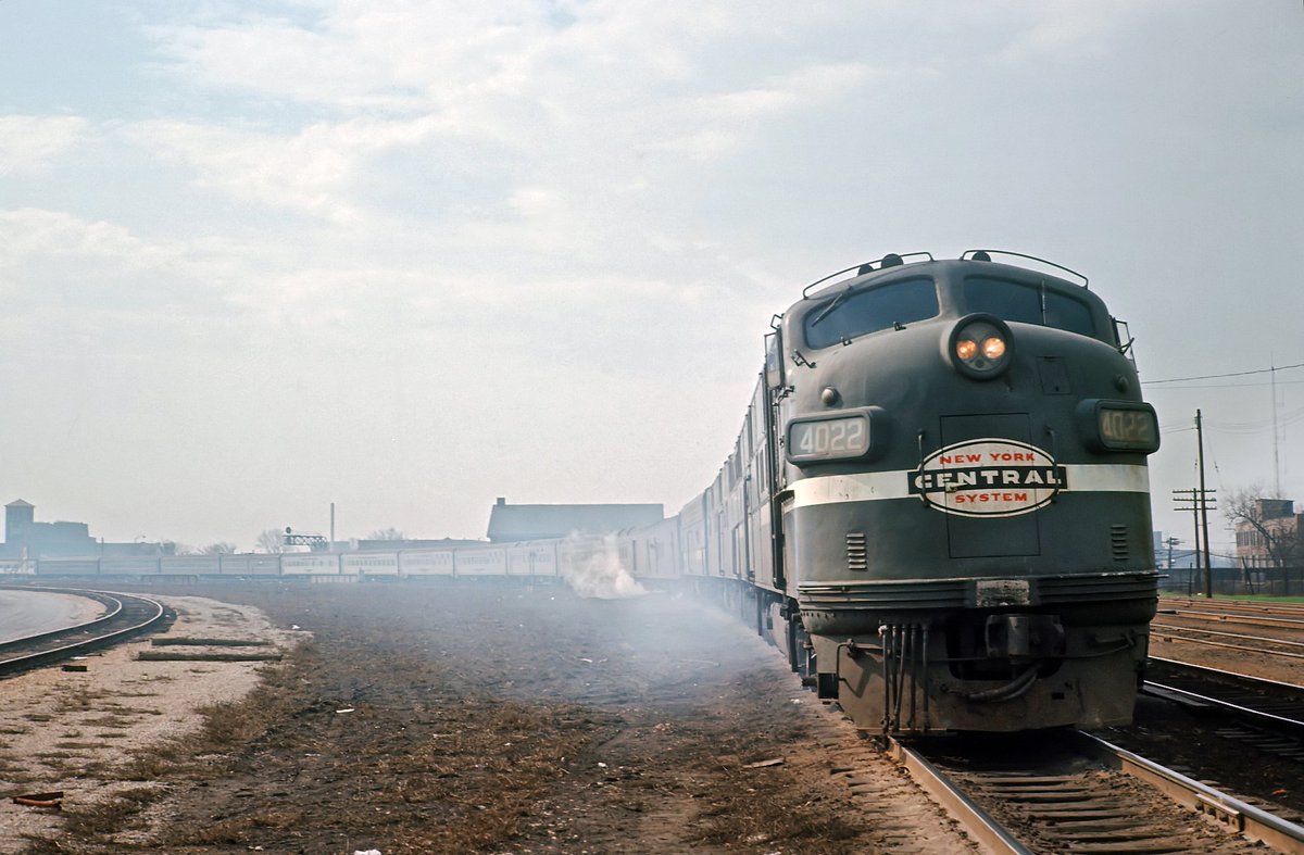 americanrails's tweet image. New York Central's "20th Century Limited" is seen here stopped at Chicago's Englewood Union Station on April 21, 1965.  In 1967, the NYC discontinued its flagship service.  Marty Bernard photo.