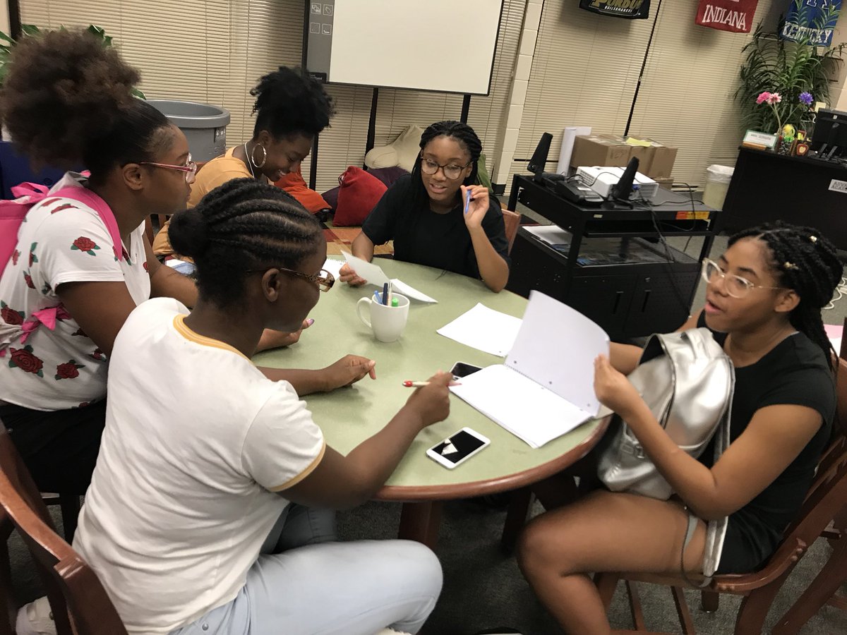 Queensofkf's tweet photo. Our Queens making Queens of Kf mums and posters for Homecoming! π€£π#Queensofkf #girlpowerment #kleinforest #KleinISD https://t.co/0SvlbXsjhN