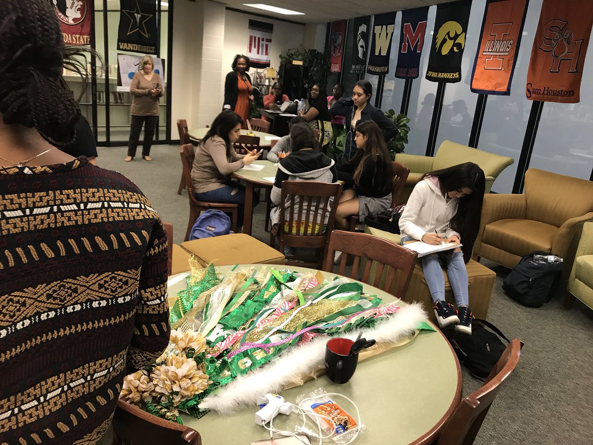 Queensofkf's tweet photo. Our Queens making Queens of Kf mums and posters for Homecoming! π€£π#Queensofkf #girlpowerment #kleinforest #KleinISD https://t.co/0SvlbXsjhN