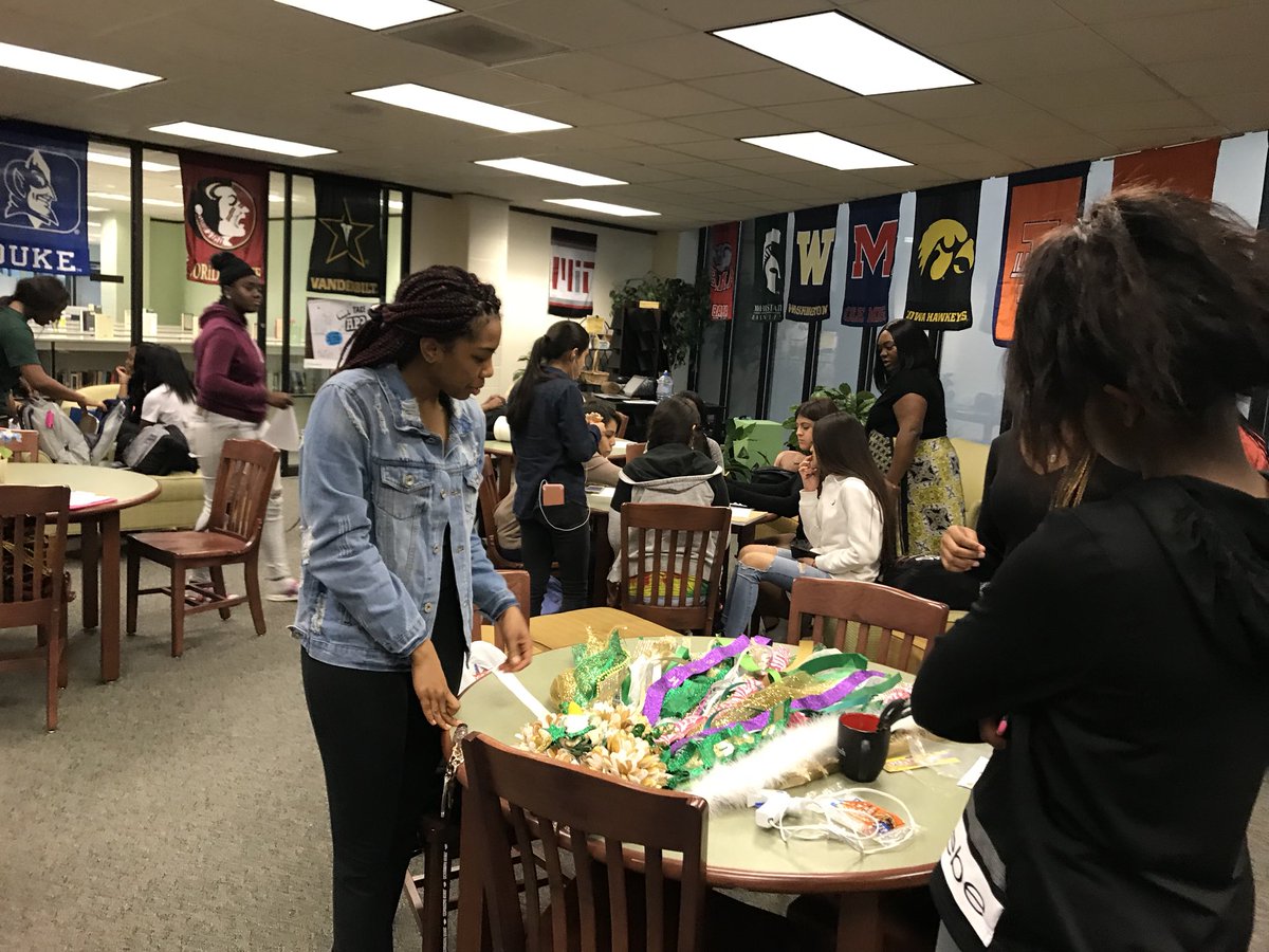 Queensofkf's tweet photo. Our Queens making Queens of Kf mums and posters for Homecoming! π€£π#Queensofkf #girlpowerment #kleinforest #KleinISD https://t.co/0SvlbXsjhN