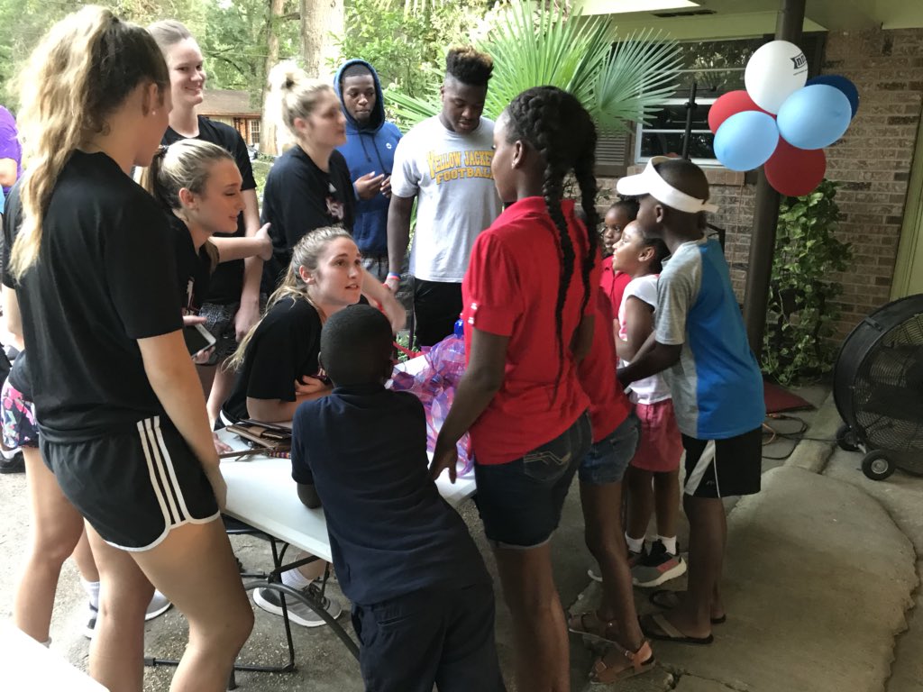 demonsforkem's tweet photo. More National Night Out photos. @NSUDemonsVB #Nvolved https://t.co/7SEi06NUC6