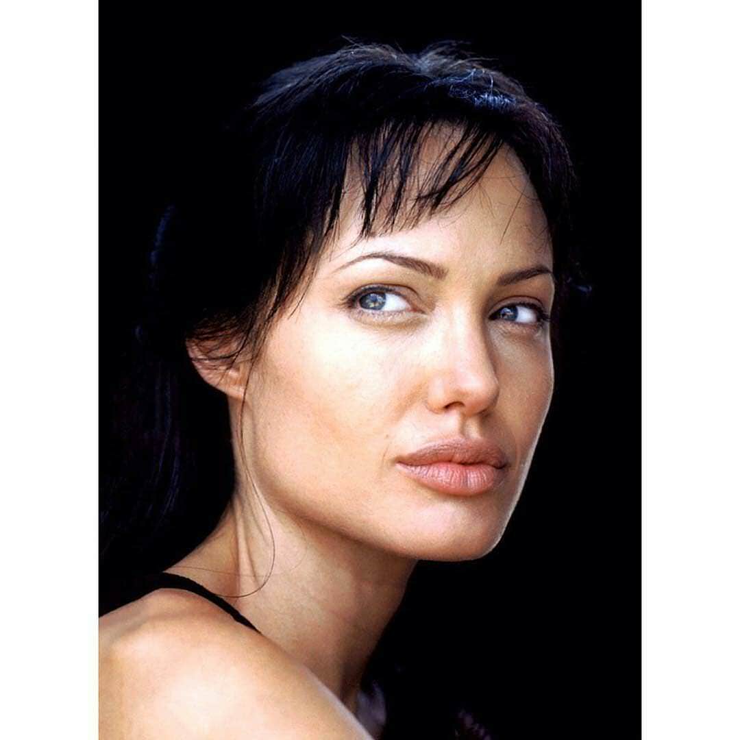 Toastiewiththe's tweet photo. #AngelinaJolie
dancingwithherself - #beyondborders #sarahjordan #angelinajoliemovies #angelinajoliecharacters https://t.co/eaY7YvM5z3