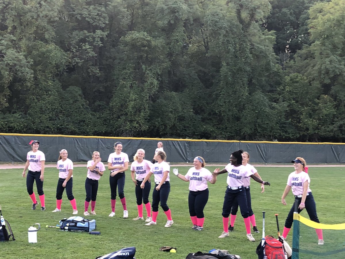 MustangsSBall's tweet photo. Great night at the ballpark with Lafayette Softball raising awareness for breast cancer. We raised over $800 for breast cancer research. https://t.co/aDU7RbJvFx