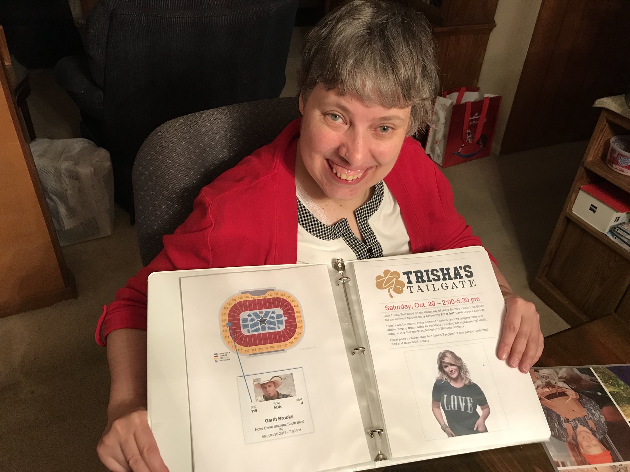 Happy Birthday Lori! Garth Brooks concert and Trisha Yearwood s Tailgate Party!  