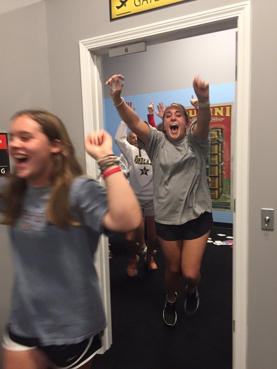 THS_UpperSchool's tweet photo. Breaking out #THSInterim18 https://t.co/BsVrzSkNNG