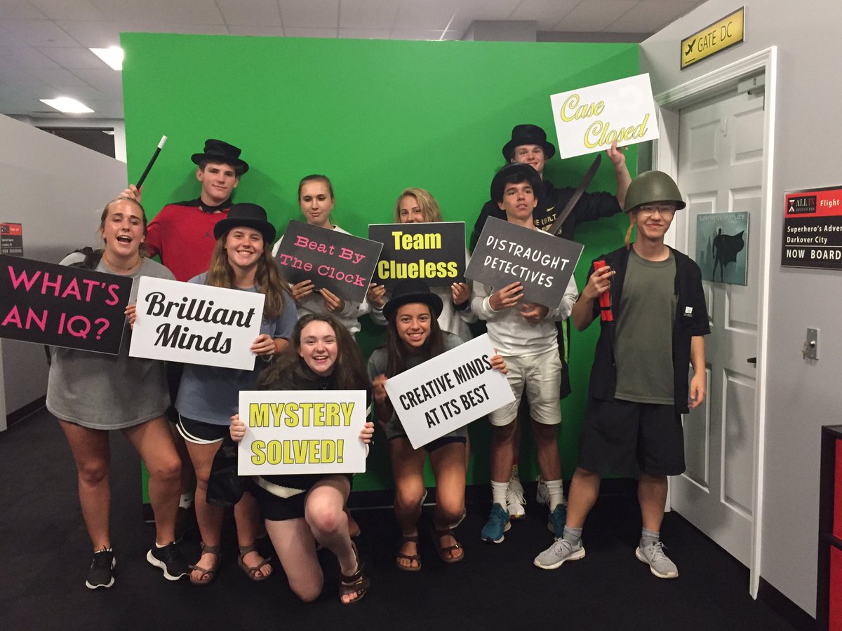 THS_UpperSchool's tweet photo. rich Advisees take on the most difficult Houdini Room! #THSInterim18 https://t.co/4OGe9lu23a