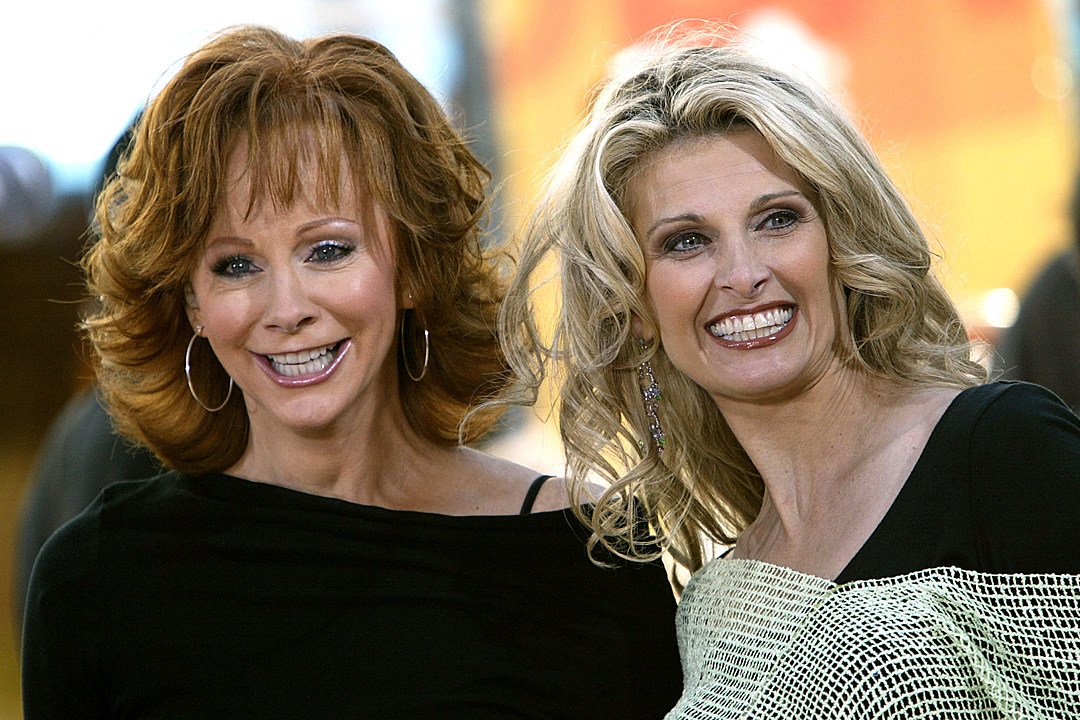 Happy Birthday to Reba\s friend and frequent duet partner, Linda Davis! 