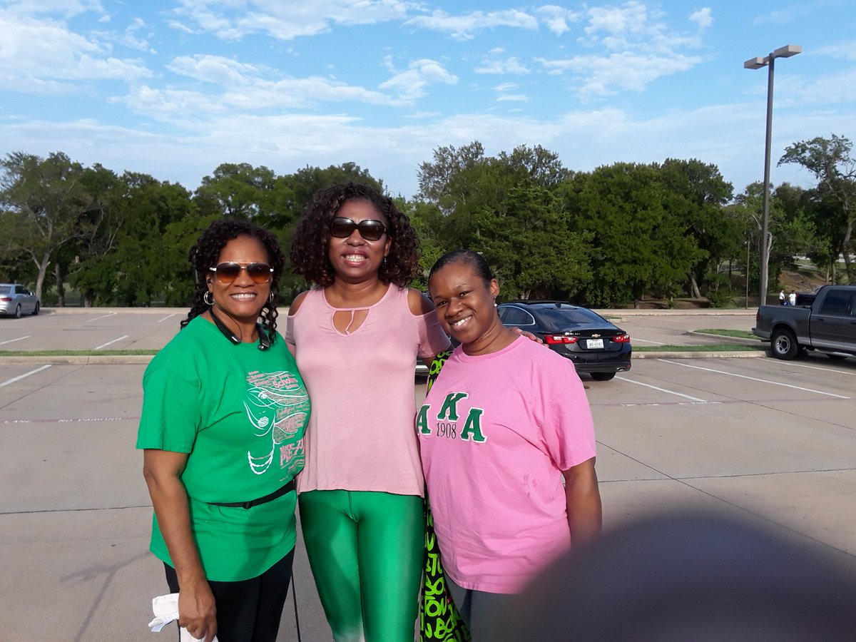 TalanjaW's tweet photo. Southwest Suburban Sorors are Walking With the Supreme!!

#OMOWALKS #8K2Excellence #AKA1908 
@AKAOMODallas https://t.co/AQA2mRy9U7
