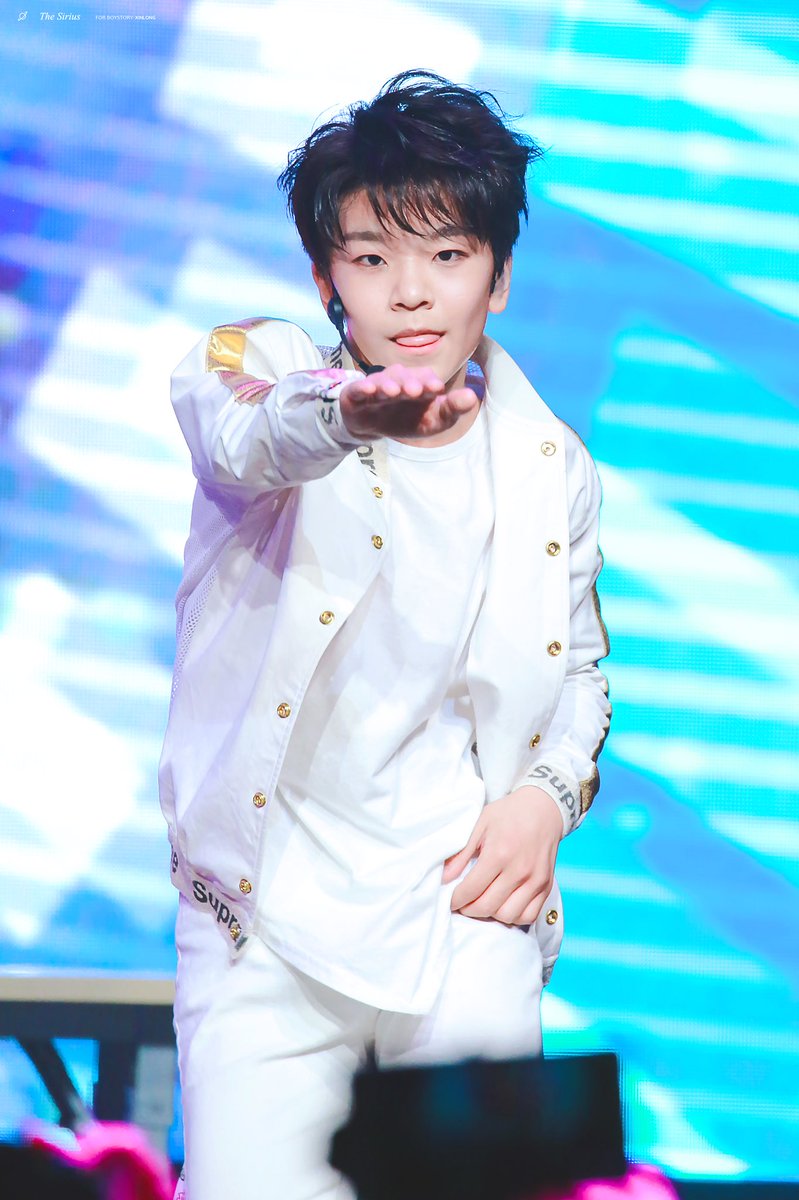 THESIRIUS0311's tweet photo. [HD]180929 Showcase in SHANGHAI①

#BOYSTORY #XINLONG #鑫隆 https://t.co/lTISHwJHMf