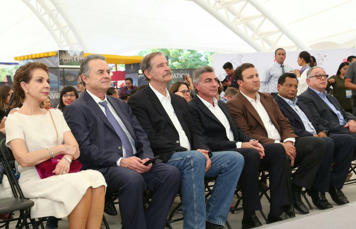 TonyGali's tweet photo. Fue un gusto coincidir en el @CITEKForum con el titular de la @SENER_mx, @JoaquinColdwell, quien ofreció la conferencia “Avances de la #ReformaEnergética”.
Conoce más de nuestra participación en este importante congreso: https://t.co/36j8AR651q #ConectaEnCITEK https://t.co/XRPwviUgZY