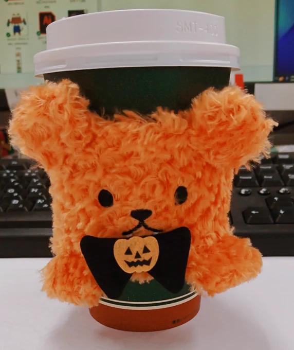 タリーズのクマーーー!!!!!!可愛い!フカフカのスリーブがホットのラテによりホカホカになって、まるで猫の尻が手にずっと乗っているような感じで若干不愉快です 
