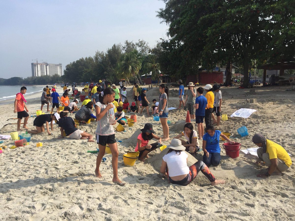 8G having a blast at the beach. Thanks for the update RJ. <a href="/GISoutdoors/">GIS Outdoors</a> <a href="/gismalaysia/">Garden Int'l School</a> #GISlearning