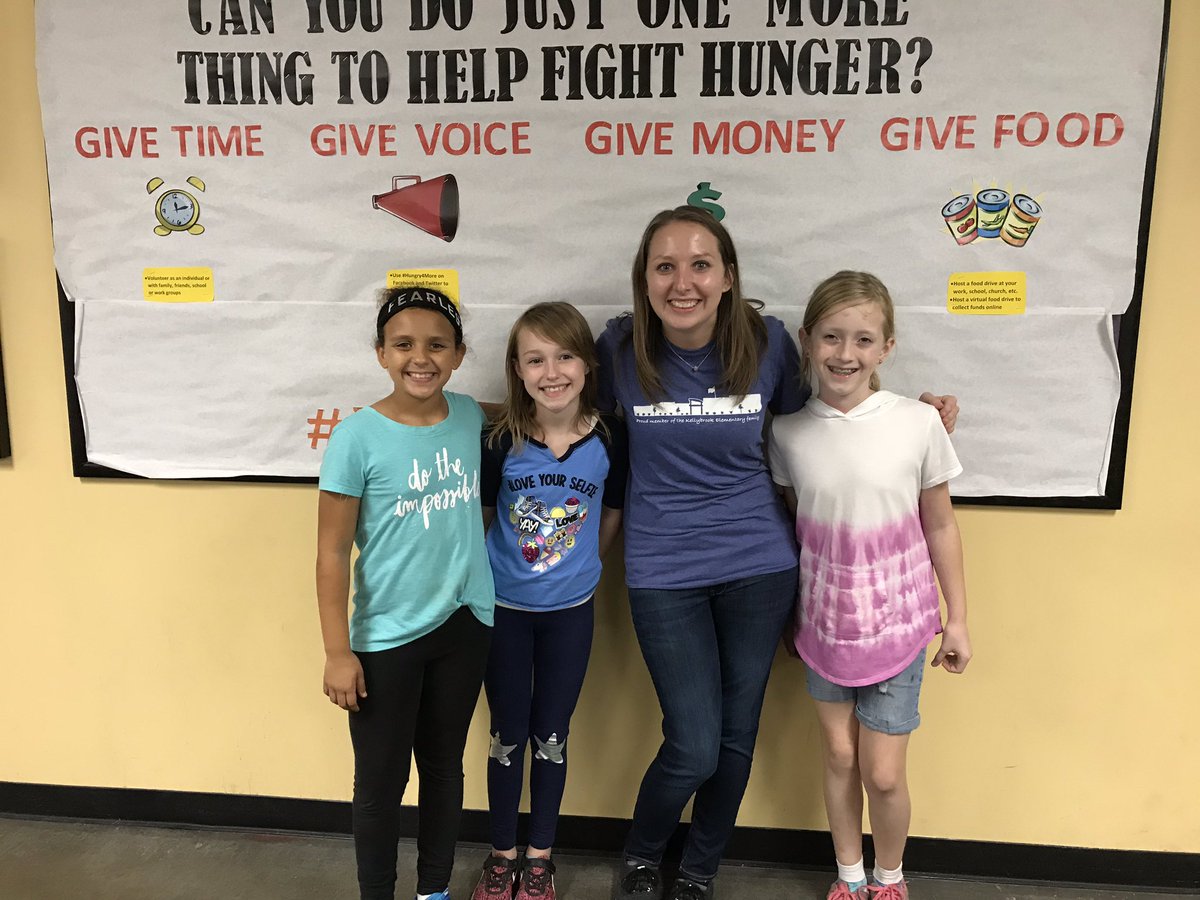 MsHogan_306's tweet photo. I love the nights when we go to Harvesters with students! We bagged a lot of onions and sweet potatoes tonight. We also learned a lot about a great organization that helps so many in our region! @KBElementary @HarvestersORG #kb4thgrade https://t.co/5lKV2EnoYN