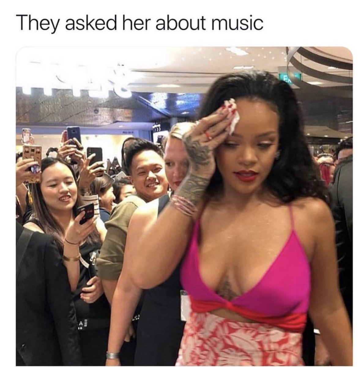 IndUnscripted's tweet photo. 😩🤣 Oh Hey #RihannaNavy 👋🏽👌🏽😘  but for real tho, where’s it at ? https://t.co/tns99iRpFH