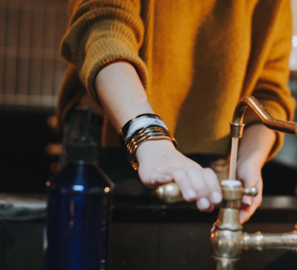 AidCitadel's tweet image. First Aid Mistake: Not treating a burn long enough.
Forget butter or ice—the best way to soothe burned skin is to run it under cool water. 
citadelfirstaid.com/2018/10/03/940…