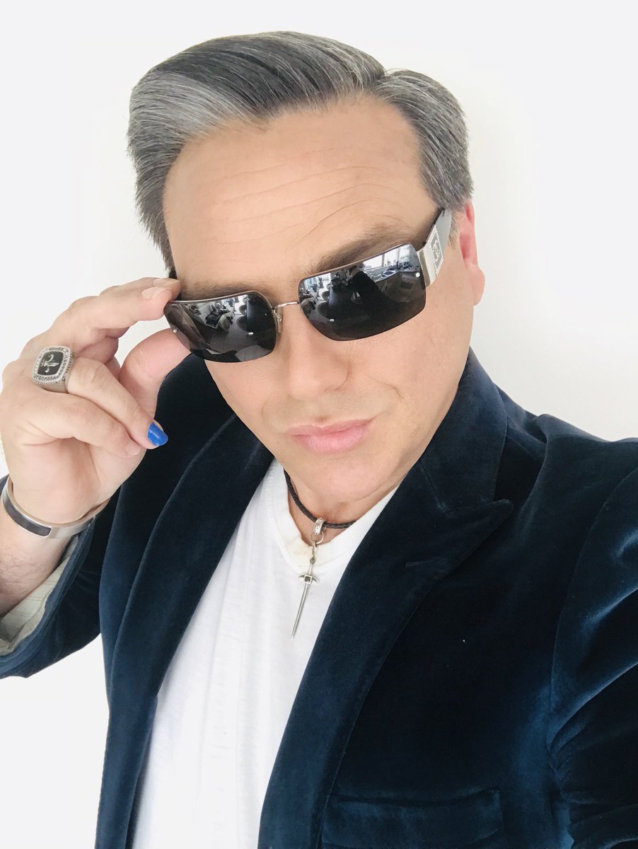 No, I DON’T have stars in my eyes.. it’s my Showbiz day on <a href="/9NewsAUS/">9News Australia</a>.. which means I have many stars in my sights! Tune in at 3pm AEST