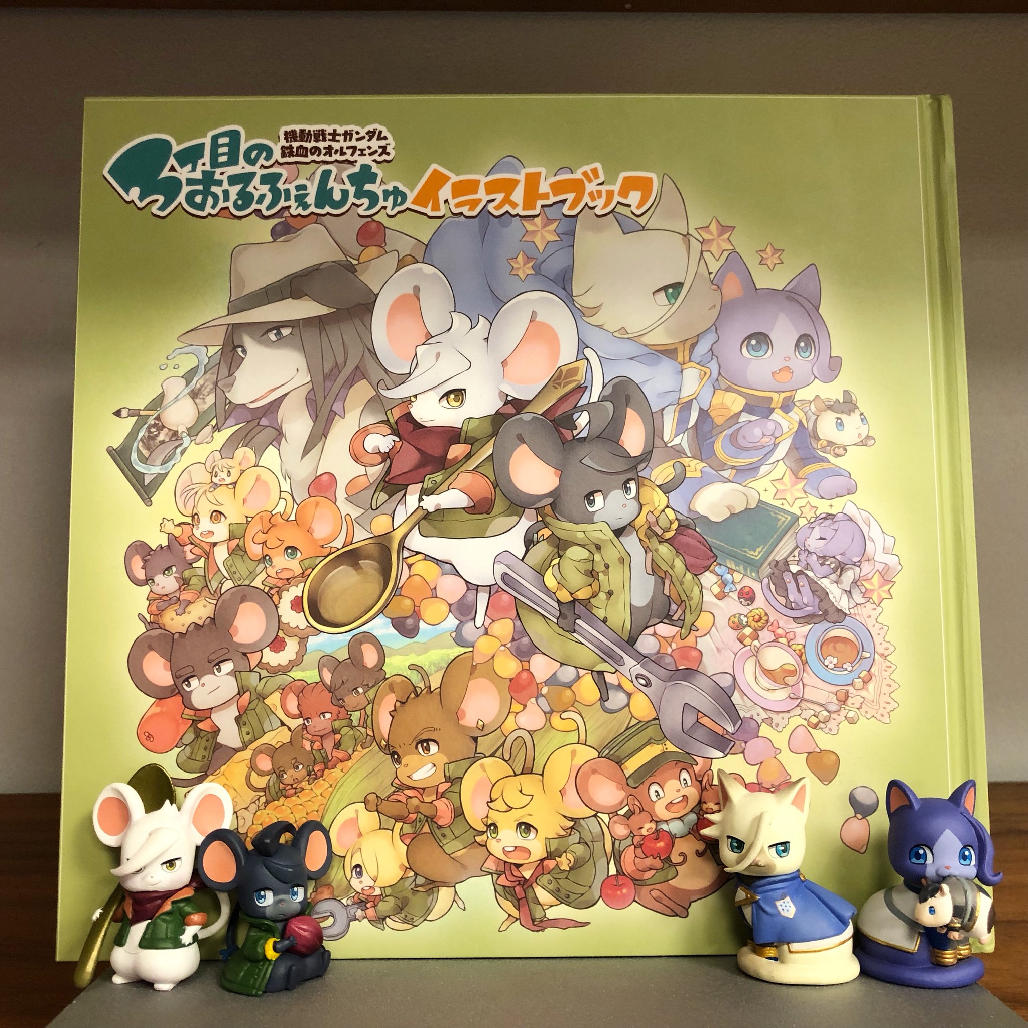 機動戦士ガンダム 鉄血のオルフェンズ 予約は本日まで ３丁目のおるふぇんちゅイラストブック はキャスト朗読cdが付属 三日月役の河西健吾さん クーデリア役の寺崎裕香さん マクギリス役の櫻井孝宏さん ガエリオ役の松風雅也さんの朗読を収録