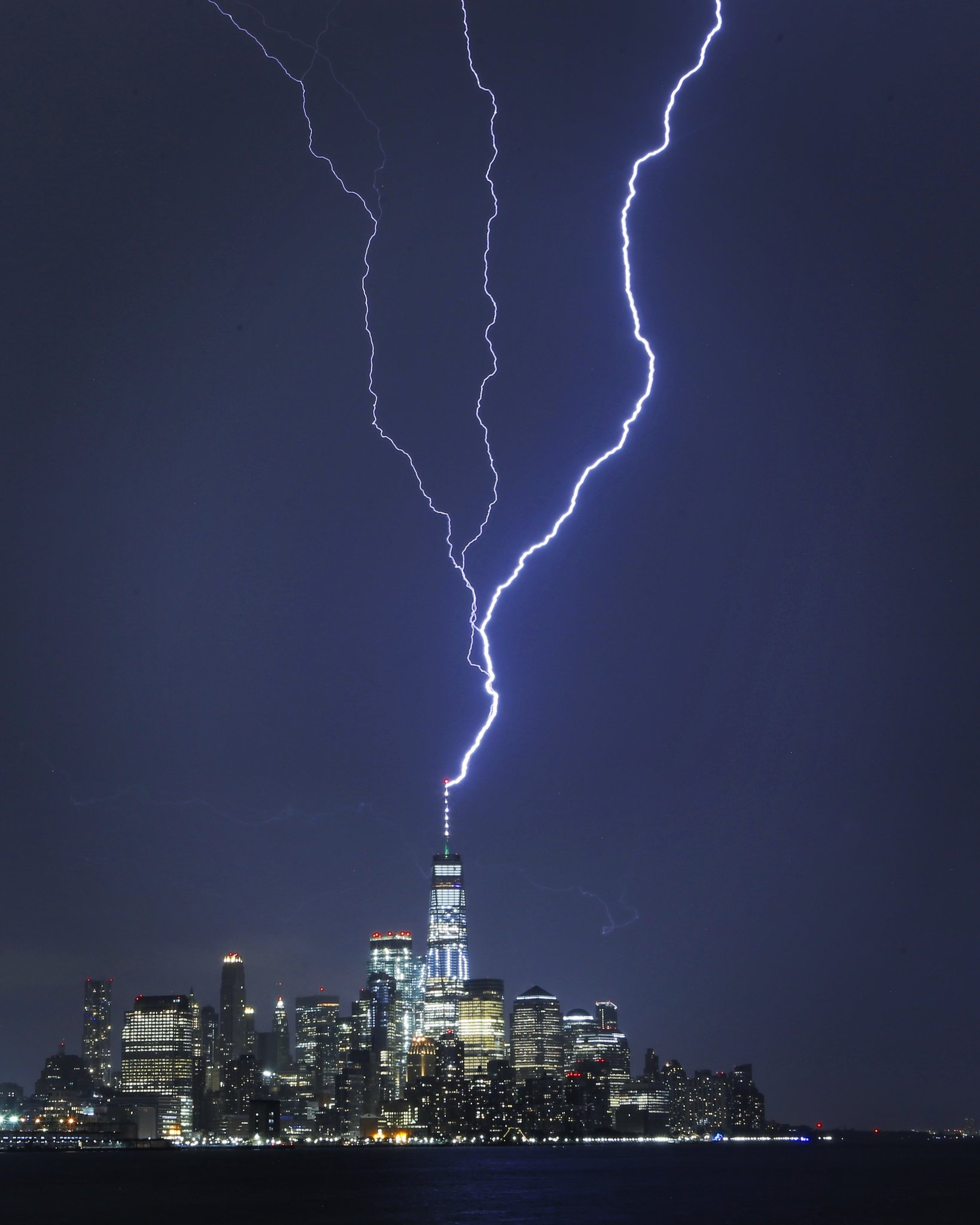 Gary Hershorn on Twitter "Truly an epic electrical storm over New York