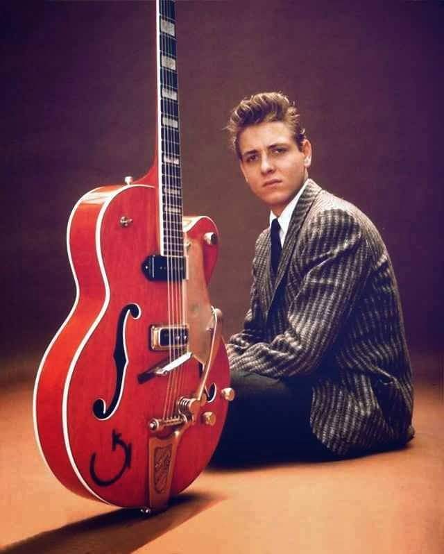 Eddie Cochran (Edward Ray Cochran)
Birth 1938.10.3 ~ 1960.4.17
Happy Birthday
  